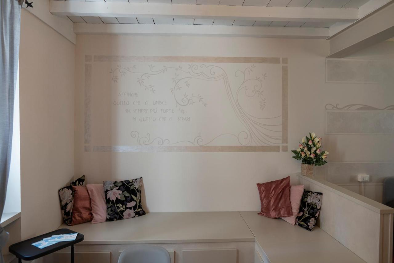 Apartamento Homo Homini Lupus Brescia Exterior foto